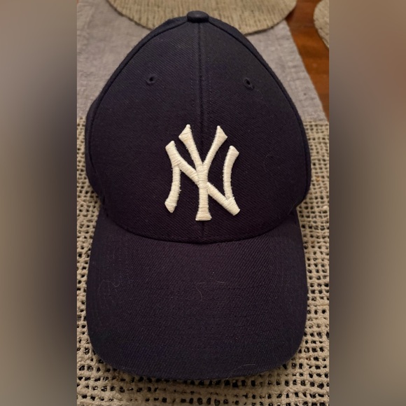 New York Yankees Vintage Velcro Adjustable Strapback hat Twins Enterprise - Picture 1 of 4